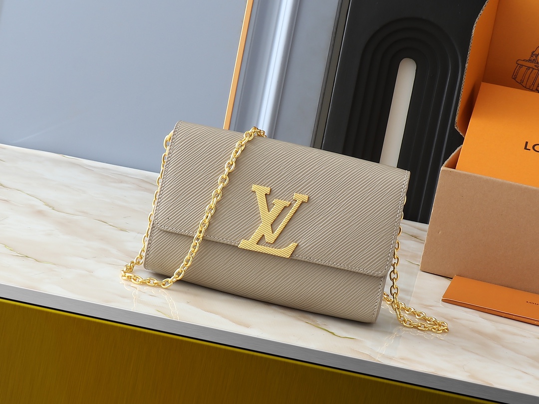 LV bag 19